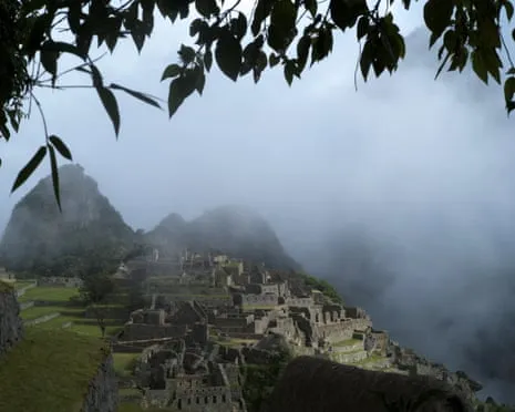 Boulders blocking Train Tracks Leave 900 Travelers near the Inca Citadel